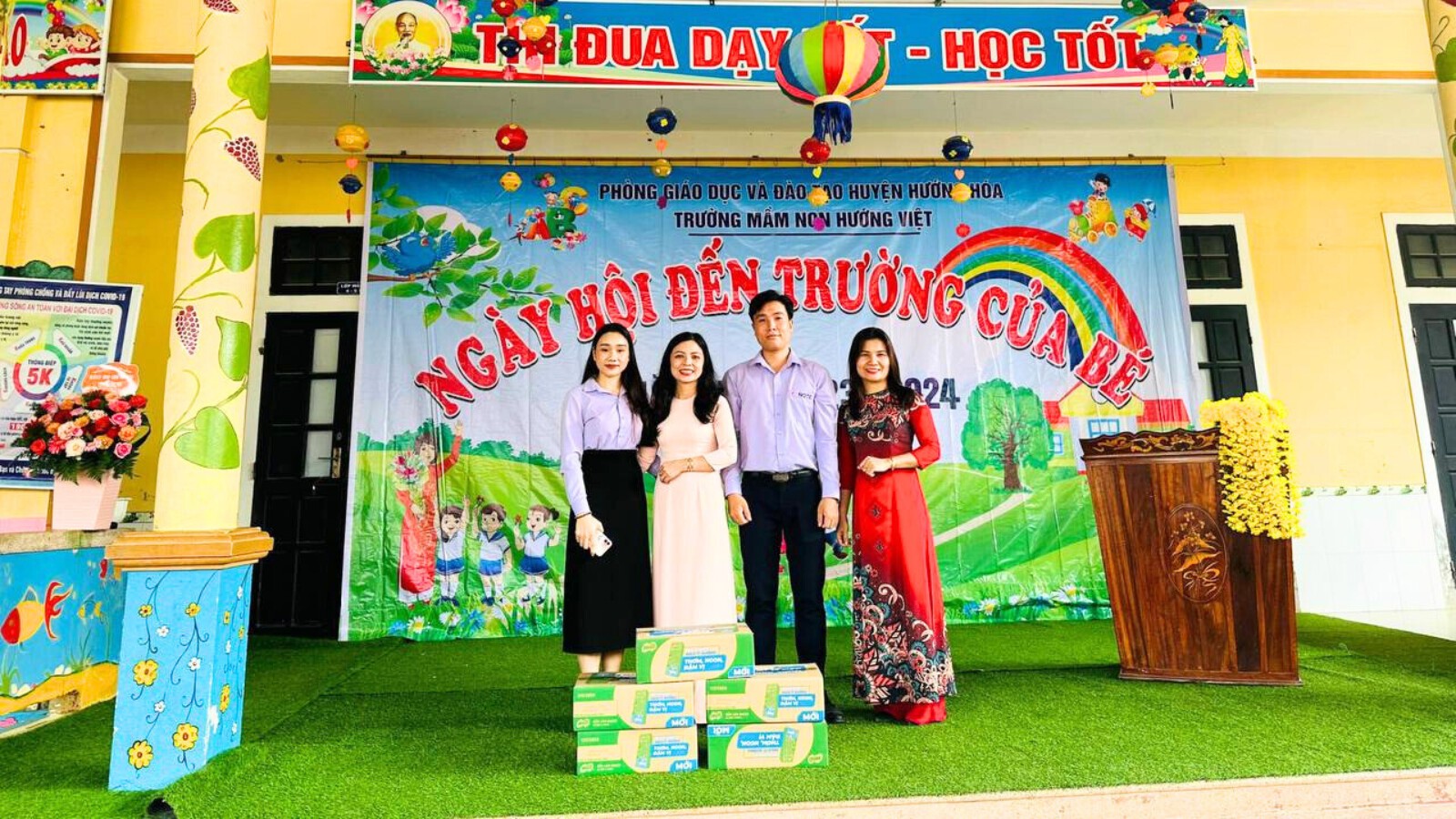 NOTE trao quà cho trẻ em tại Trường mầm non Hương Việt
