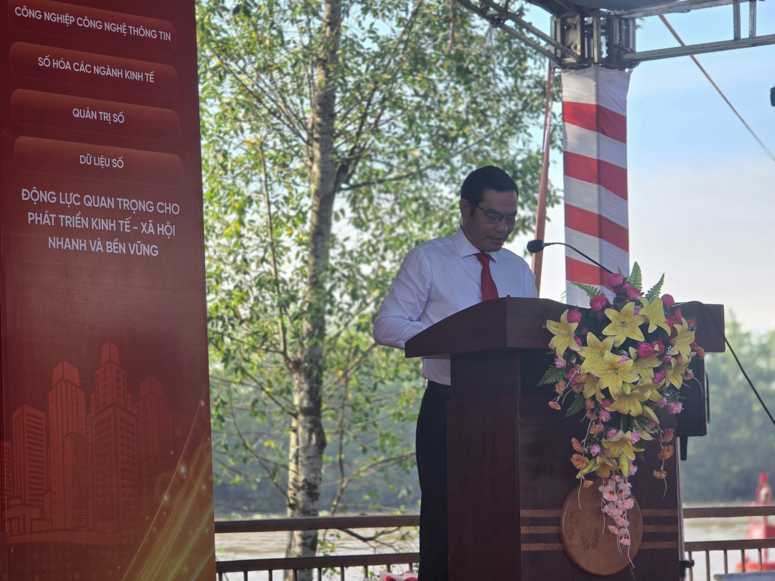 Đồng Chí Nguyễn Văn Thương - Chủ tịch UBND phường Bến Tre phát biểu